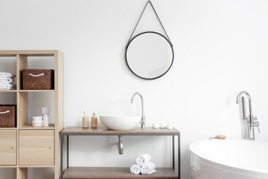 Intérieur d'une salle de bain moderne et propre