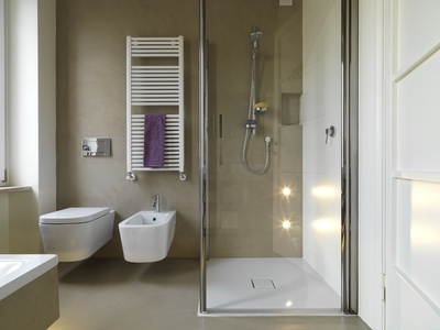 Salle de bains avec douche