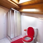 Quelles sont les précautions à prendre lorsqu’on installe une salle de bains sous les combles ?