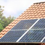 Faut-il installer des panneaux solaires photovoltaïques sur son toit ?
