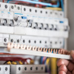 Comment vérifier la conformité de votre installation électrique ?