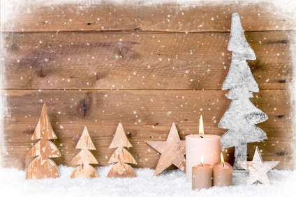 Eléments de décoration de Noël en bois.