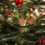Décoration du sapin de Noël : 3 astuces pour un résultat harmonieux
