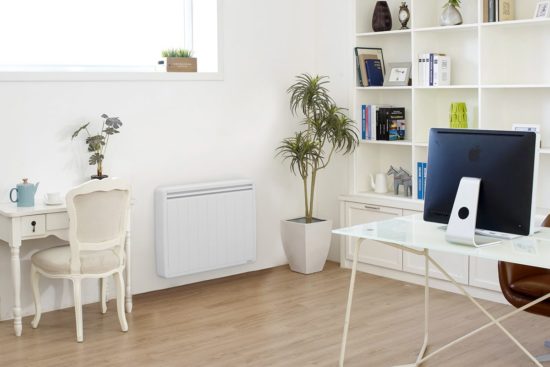 bureau avec du parquet et-radiateur electrique aterno